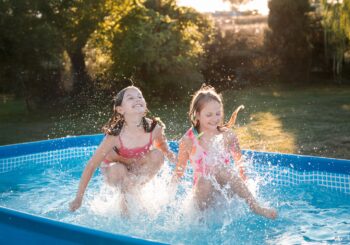 Piscina de plástico: saiba como escolher o melhor modelo