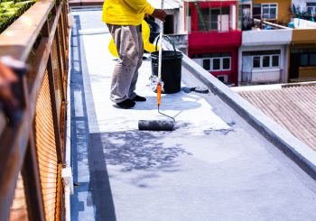 Especialmente nas épocas de mais chuva e umidade, investir no impermeabilizante correto ajuda a evitar infiltrações, fungos e mofo