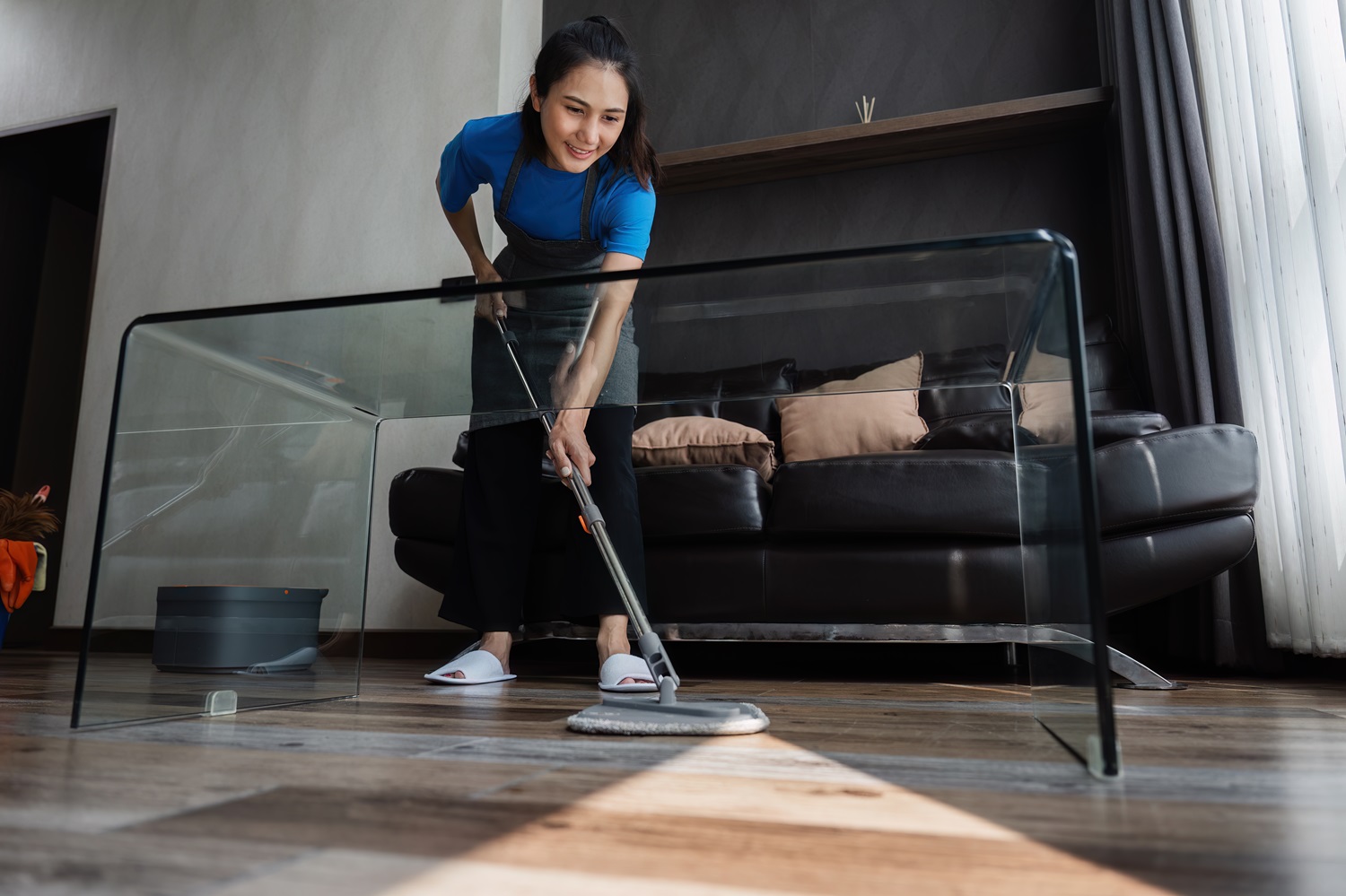 Seja no pós-obra ou na manutenção do dia a dia, veja as dicas da taQi para limpar porcelanato e protegê-lo contra manchas e arranhões.