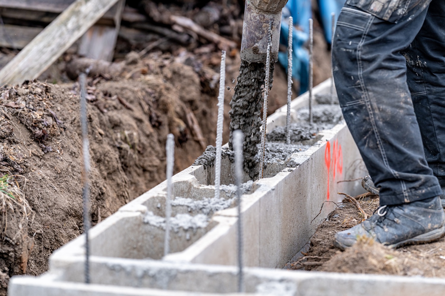 Saiba mais sobre fundação de obra e confira as etapas essenciais para garantir uma construção de qualidade, segura e com alta durabilidade.