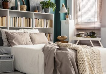 Transforme espaços compactos com cinco dicas de decoração de quarto pequeno e deixe seu ambiente mais funcional, aconchegante e estiloso