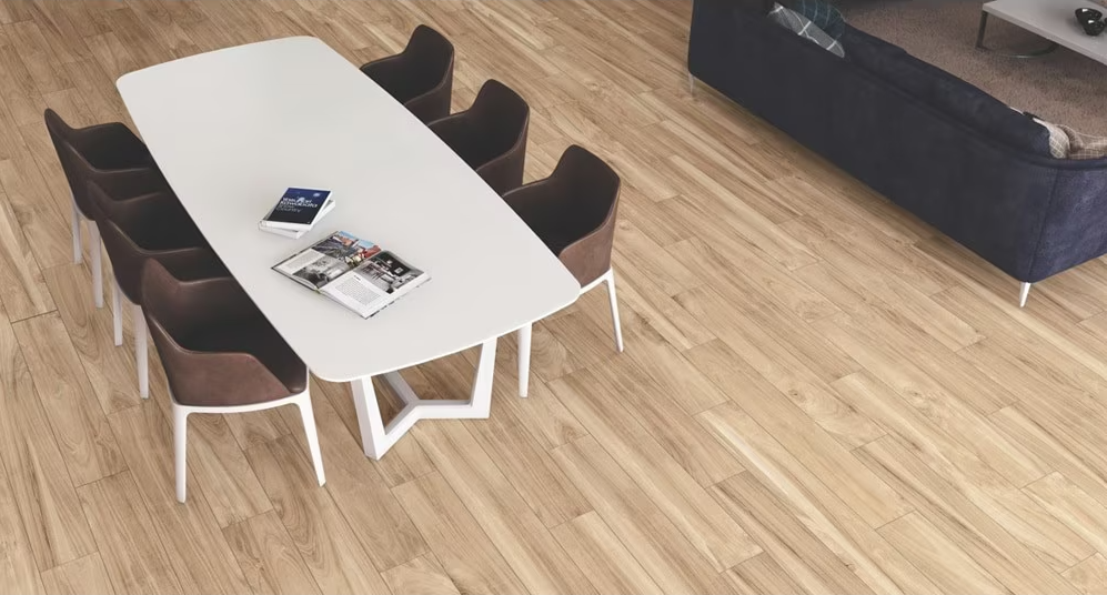 Chegou a hora de escolher o acabamento do piso? Então entenda o que é mais adequado para o seu projeto: porcelanato ou cerâmica?