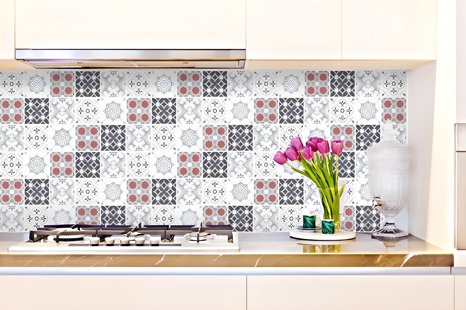 Transforme sua casa sem obras com a placa autocolante para parede: prática, moderna e fácil de aplicar. Estilo e economia em minutos!