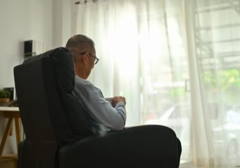 Descubra os melhores modelos de poltronas para idosos da Herval e saiba como escolher a opção ideal para mais conforto e segurança