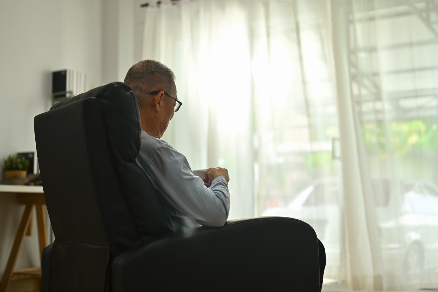 Descubra os melhores modelos de poltronas para idosos da Herval e saiba como escolher a opção ideal para mais conforto e segurança