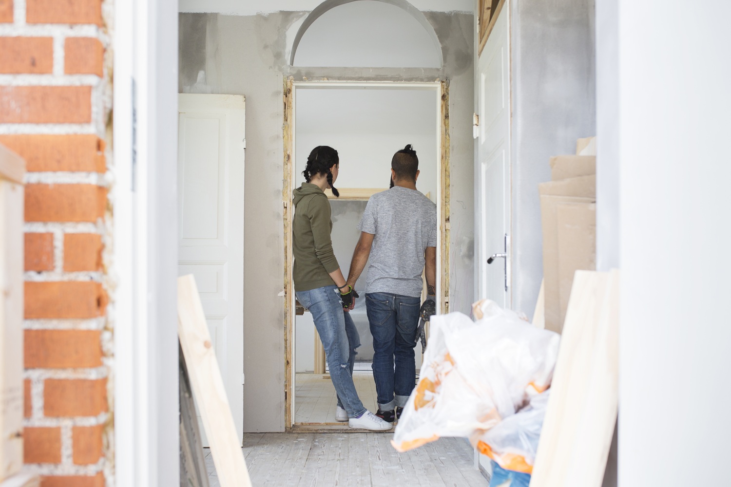 Veja como reformar sem estourar o orçamento com planejamento eficiente, dicas práticas e economia em materiais para uma obra sem surpresas